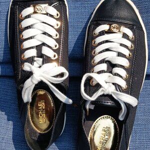 MK MICHAEL KORS black s-6.5 Never Used